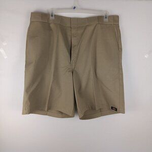 Dickies Loose Fit Mens Size 44 Beige Cargo Phone Pocket Shorts